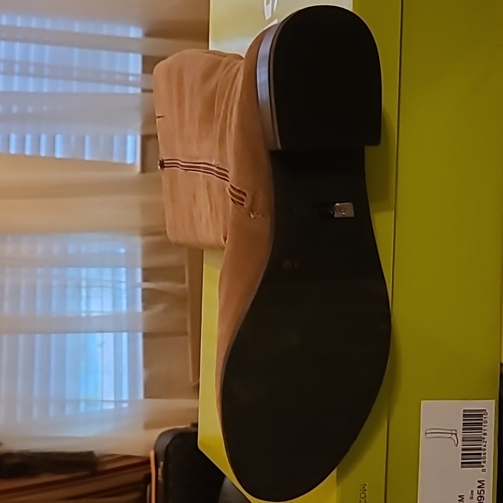 Boots - Picture 4 of 15